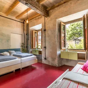 Un Posto A - All'interno Di Cascina Del 700 , Milão Itália